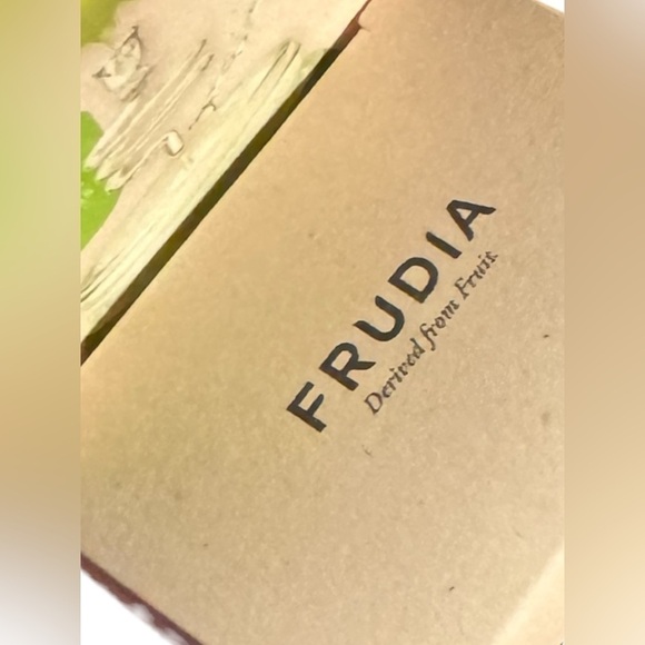 FRUDIA Grape Pore Control Cream Moisturizer Cream Korean Skincare 0.33 fl oz NWT - Picture 6 of 13